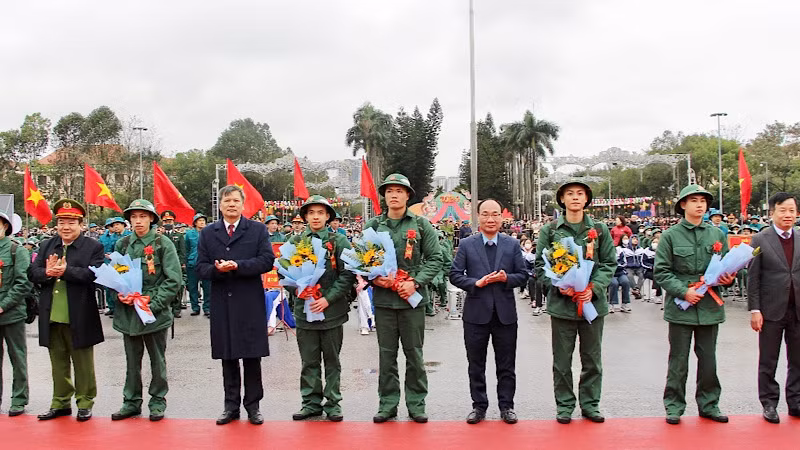 Trong đợt giao nhận quân, thành phố Bắc Ninh có 27 tân binh là đảng viên, nhiều nhất tỉnh . Trong đợt giao nhận quân, thành phố Bắc Ninh có 27 tân binh là đảng viên, nhiều nhất tỉnh .