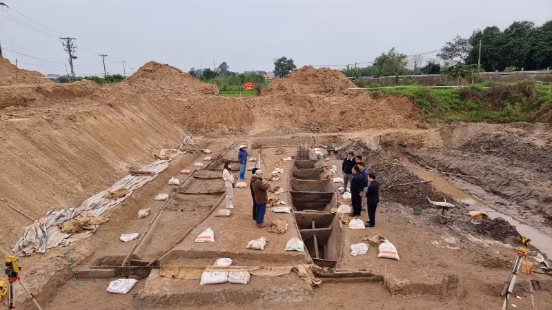 Khu vực hố khai quật hai thuyền cổ tại phường Hà Mãn, thị xã Thuận Thành, tỉnh Bắc Ninh.