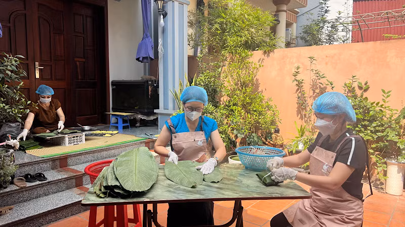 Cơ sở đang tiếp tục nghiên cứu, đặt hàng máy sục rửa lá để tiết kiệm thời gian và góp phần bảo đảm an toàn thực phẩm. Cơ sở đang tiếp tục nghiên cứu, đặt hàng máy sục rửa lá để tiết kiệm thời gian và góp phần bảo đảm an toàn thực phẩm.