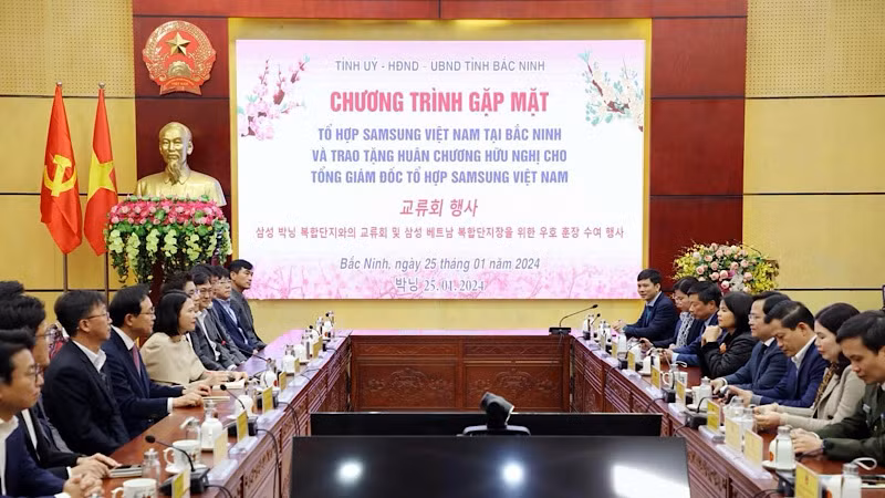 Quang cảnh buổi gặp mặt. Quang cảnh buổi gặp mặt.