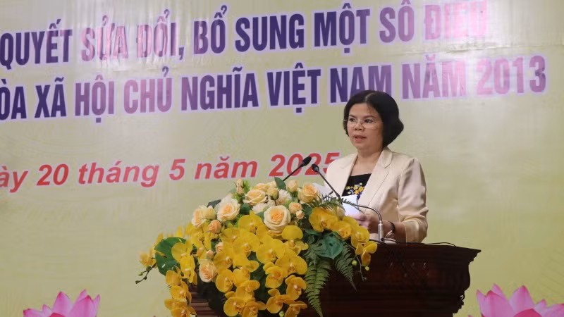 Đồng chí Nguyễn Hương Giang, Phó Bí thư Thường trực Tỉnh ủy, Chủ tịch Hội đồng nhân dân tỉnh Bắc Ninh phát biểu.