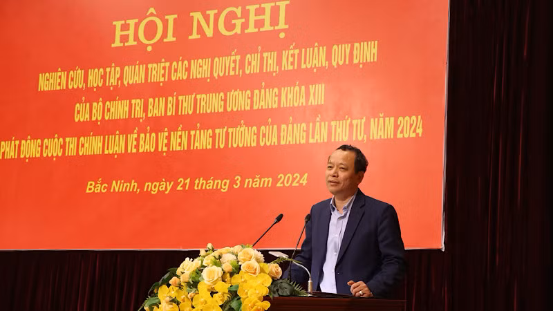 Đồng chí Nguyễn Quốc Chung, Phó Bí thư Thường trực Tỉnh ủy phát biểu kết luận hội nghị.