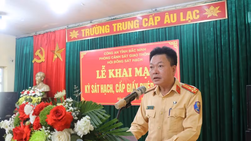 Thượng tá Đoàn Phong Sơn, Trưởng Phòng Cảnh sát Giao thông, Công an tỉnh Bắc Ninh phát biểu khai mạc Hội đồng thi.