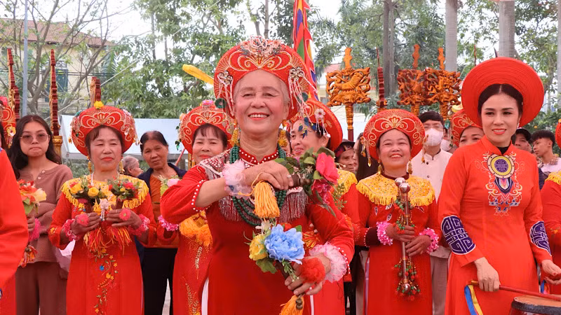 Các hoạt động trong ngày khai hội.