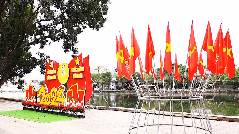 Thị trấn Thứa, huyện Lương Tài rực rỡ cờ, hoa mừng Đảng, mừng Xuân.