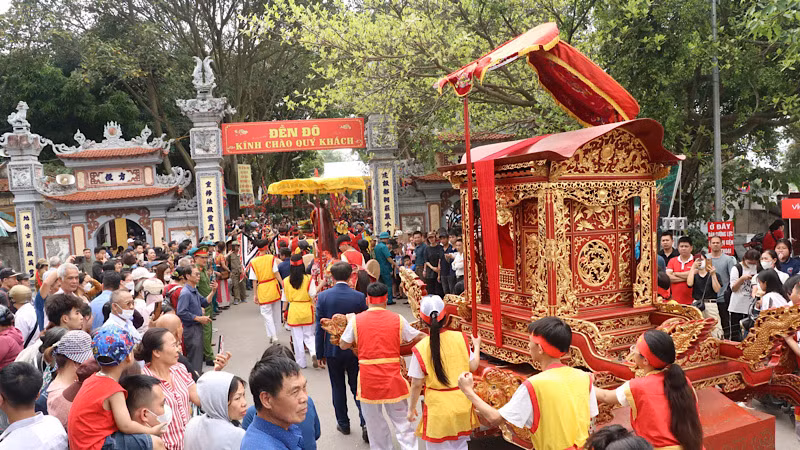 Đoàn rước kiệu tại lễ hội. Đoàn rước kiệu tại lễ hội.