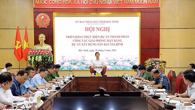 Chủ tịch Ủy ban nhân dân tỉnh Bắc Ninh yêu cầu các sở, ngành, địa phương cần đề ra mục tiêu quyết tâm cao nhất trong triển khai thực hiện dự án sân bay Gia Bình. Chủ tịch Ủy ban nhân dân tỉnh Bắc Ninh yêu cầu các sở, ngành, địa phương cần đề ra mục tiêu quyết tâm cao nhất trong triển khai thực hiện dự án sân bay Gia Bình.