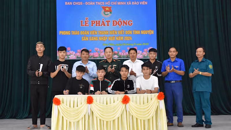 Mùa tòng quân năm nay, toàn tỉnh Bắc Ninh có 945 thanh niên viết đơn tình nguyện sẵn sàng nhập ngũ ( Ảnh: Bảo Anh)
