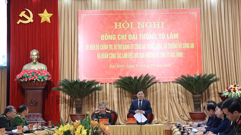 Bí thư Tỉnh ủy Bắc Ninh trao đổi, làm rõ thêm các vấn đề Đoàn công tác quan tâm.