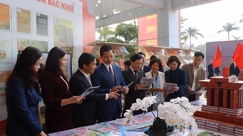 Hội báo Xuân của tỉnh Bắc Ninh được chia thành bốn khu vực trưng bày với hơn 4.000 bản sách, báo, tạp chí.