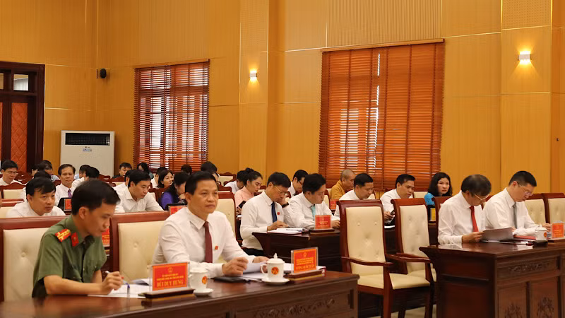 Các đại biểu tham dự kỳ họp.