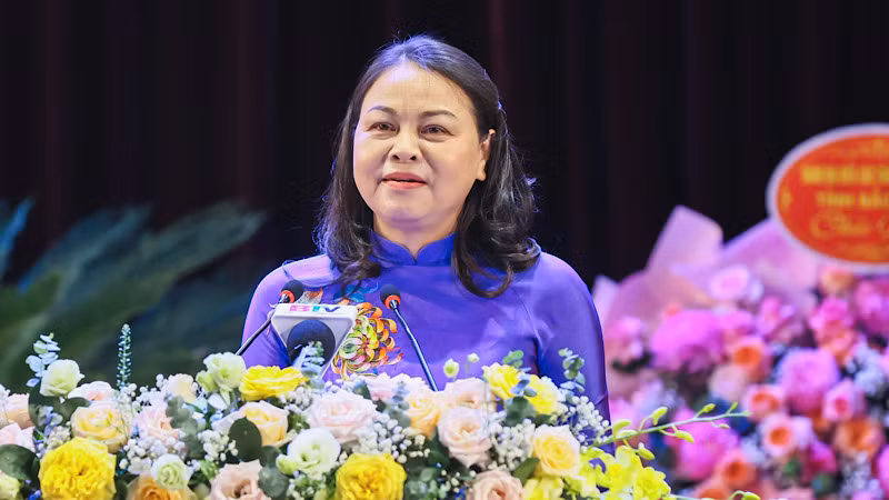 Đồng chí Nguyễn Thị Thu Hà, Phó Chủ tịch-Tổng Thư ký Ủy ban Trung ương Mặt trận Tổ quốc Việt Nam phát biểu tại đại hội. Đồng chí Nguyễn Thị Thu Hà, Phó Chủ tịch-Tổng Thư ký Ủy ban Trung ương Mặt trận Tổ quốc Việt Nam phát biểu tại đại hội.