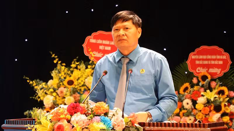 Đồng chí Phan Văn Anh, Phó Chủ tịch Tổng Liên đoàn lao động Việt Nam khẳng định: Công đoàn tỉnh Bắc Ninh đã không ngừng sáng tạo, đổi mới, tổ chức các hoạt động thiết thực, thu hút đông đảo công nhân, người lao động tham gia. Đồng chí Phan Văn Anh, Phó Chủ tịch Tổng Liên đoàn lao động Việt Nam khẳng định: Công đoàn tỉnh Bắc Ninh đã không ngừng sáng tạo, đổi mới, tổ chức các hoạt động thiết thực, thu hút đông đảo công nhân, người lao động tham gia.