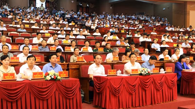 Hơn 400 đại biểu tham dự hội nghị.
