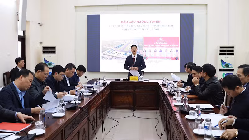 Chủ tịch Ủy ban nhân dân tỉnh Bắc Ninh Vương Quốc Tuấn chủ trì hội nghị.
