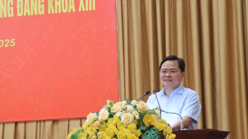Đồng chí Nguyễn Anh Tuấn, Bí thư Tỉnh ủy Bắc Ninh phát biểu tại hội nghị.