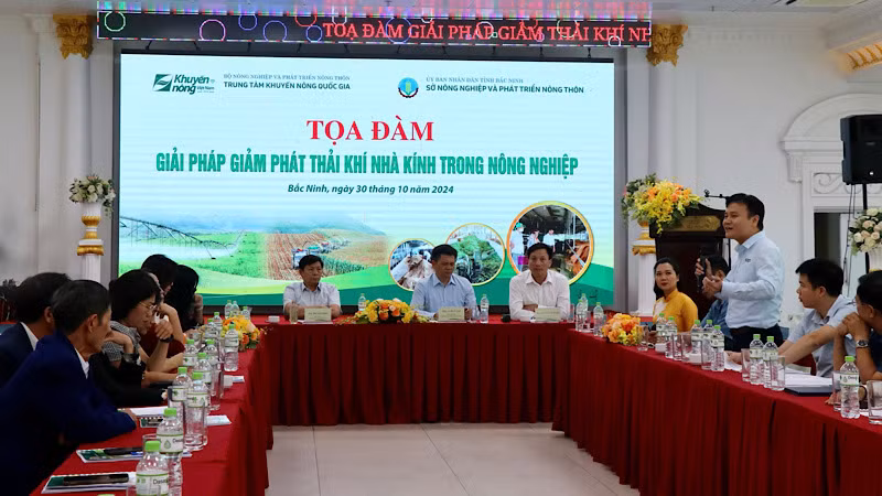 Quang cảnh buổi tọa đàm.