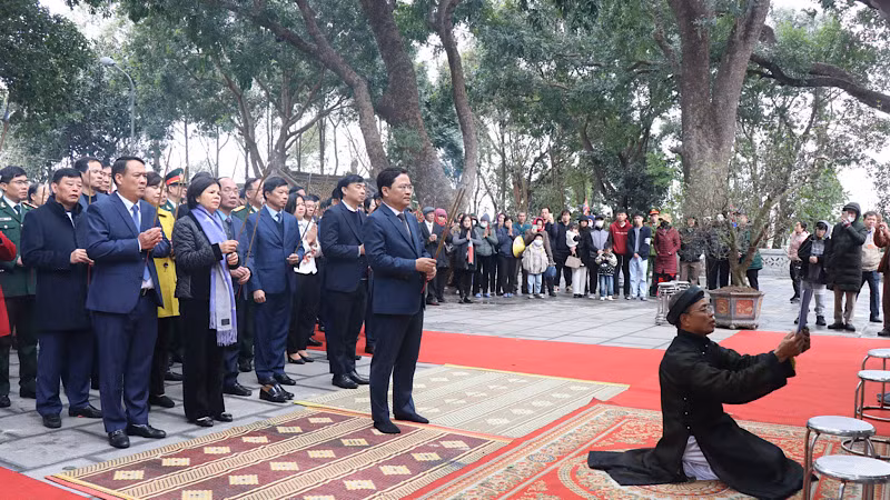 Hằng năm, lễ hội Kinh Dương Vương được chính quyền địa phương tổ chức trang trọng.
