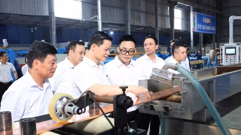 Đoàn công tác thăm xưởng sản xuất của Công ty Trách nhiệm Hữu hạn Thành Đồng. Đoàn công tác thăm xưởng sản xuất của Công ty Trách nhiệm Hữu hạn Thành Đồng.