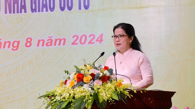 Thứ trưởng Bộ Giáo dục và Đào tạo Nguyễn Thị Kim Chi gửi gắm 4 nhiệm vụ trọng tâm trong năm học mới đối với thầy và trò tỉnh Bắc Ninh.
