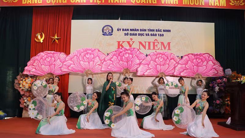 Văn nghệ chào mừng. Văn nghệ chào mừng.