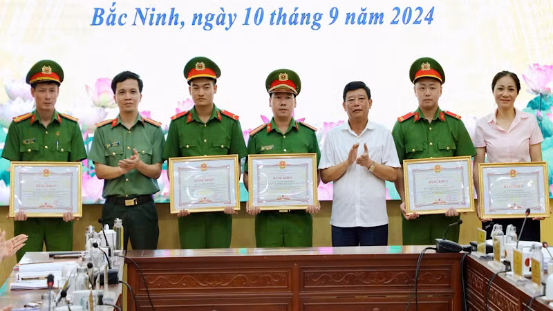 Tỉnh Bắc Ninh biểu dương, khen thưởng đột xuất các tập thể, cá nhân tham gia chữa cháy.