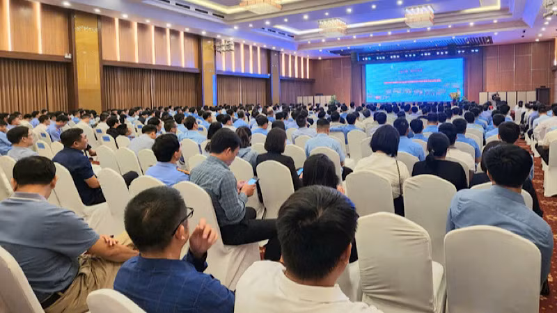 Hơn 500 đại biểu tham gia tập huấn. Hơn 500 đại biểu tham gia tập huấn.