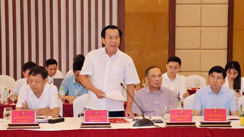Các đại biểu tham luận tại hội nghị. Các đại biểu tham luận tại hội nghị.