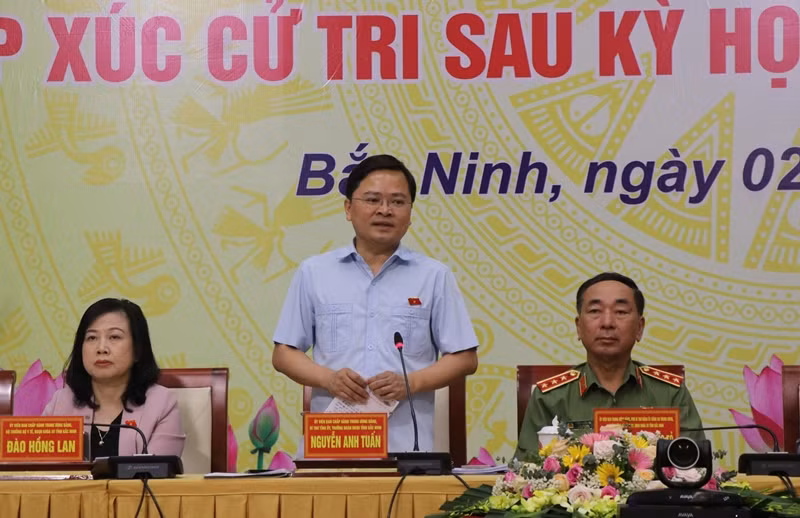Đồng chí Nguyễn Anh Tuấn, Bí thư Tỉnh ủy, Trưởng đoàn đại biểu Quốc hội tỉnh Bắc Ninh phát biểu ý kiến.