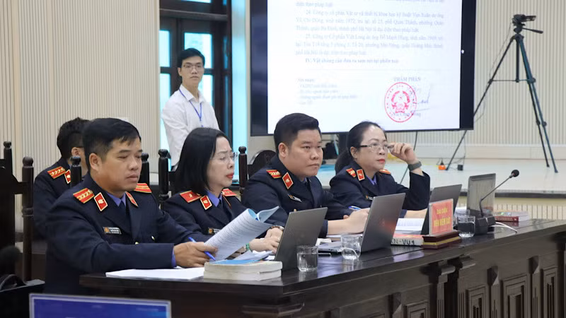 Đại diện Viện kiểm sát thực hành quyền công tố tại phiên tòa. Đại diện Viện kiểm sát thực hành quyền công tố tại phiên tòa.