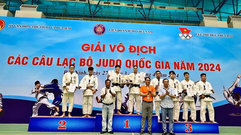 Các vận động viên đã tham gia tranh tài trong ngày đầu tiên thi đấu.