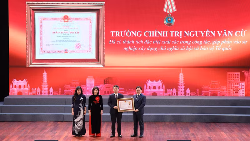 Trường Chính trị Nguyễn Văn Cừ vinh dự Đón nhận Huân chương Độc lập hạng Nhì.