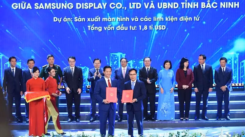 Với định hướng phát triển công nghiệp để tạo ra đột phá, sau 27 năm, Bắc Ninh là điểm đến tin cậy của nhiều tập đoàn hàng đầu thế giới. Với định hướng phát triển công nghiệp để tạo ra đột phá, sau 27 năm, Bắc Ninh là điểm đến tin cậy của nhiều tập đoàn hàng đầu thế giới.