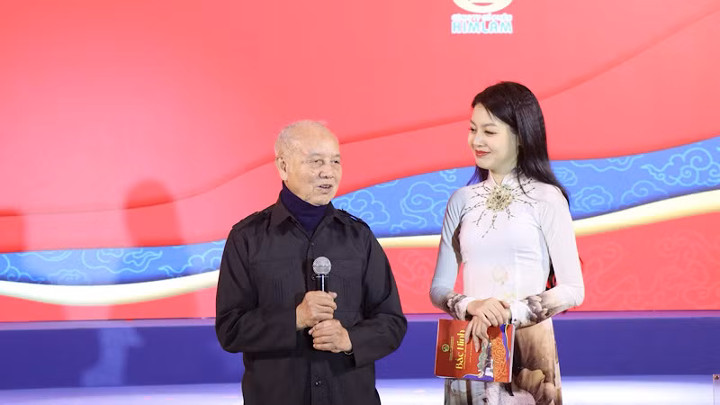 Đại tướng Phạm Văn Trà mong muốn những người con Kinh Bắc luôn phấn đấu học tập, công tác, góp phần xây dựng quê hương. Đại tướng Phạm Văn Trà mong muốn những người con Kinh Bắc luôn phấn đấu học tập, công tác, góp phần xây dựng quê hương.