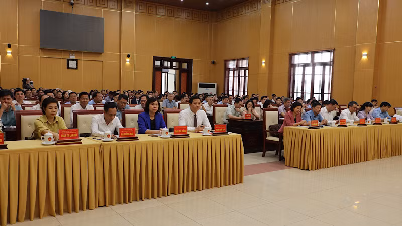 Các đại biểu dự hội nghị. Các đại biểu dự hội nghị.