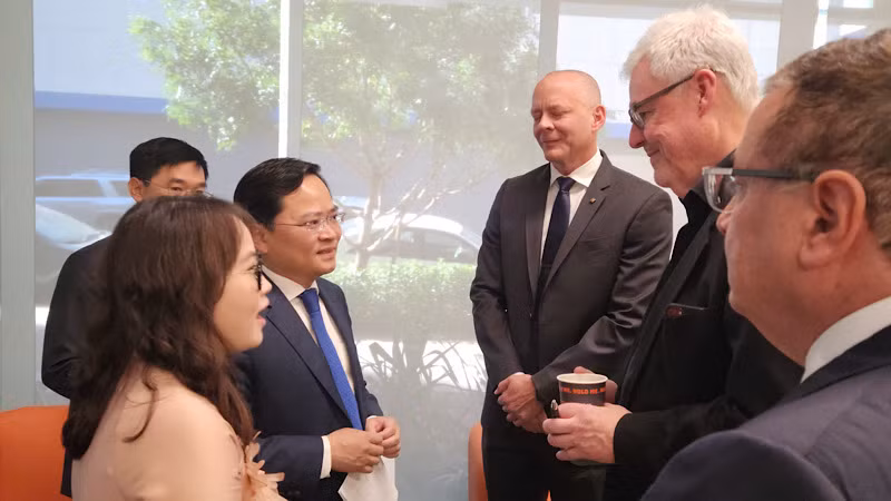Bí thư Tỉnh ủy Bắc Ninh Nguyễn Anh Tuấn gặp gỡ các đối tác quốc tế trong khuôn khổ hoạt động xúc tiến đầu tư của tỉnh tại Hoa Kỳ. Bí thư Tỉnh ủy Bắc Ninh Nguyễn Anh Tuấn gặp gỡ các đối tác quốc tế trong khuôn khổ hoạt động xúc tiến đầu tư của tỉnh tại Hoa Kỳ.