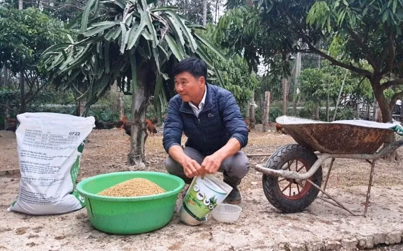 Ông Bùi Quang Cảnh khẳng định hiệu quả của chế phẩm sinh học giúp nâng cao hiệu quả chăn nuôi cải thiện môi trường.