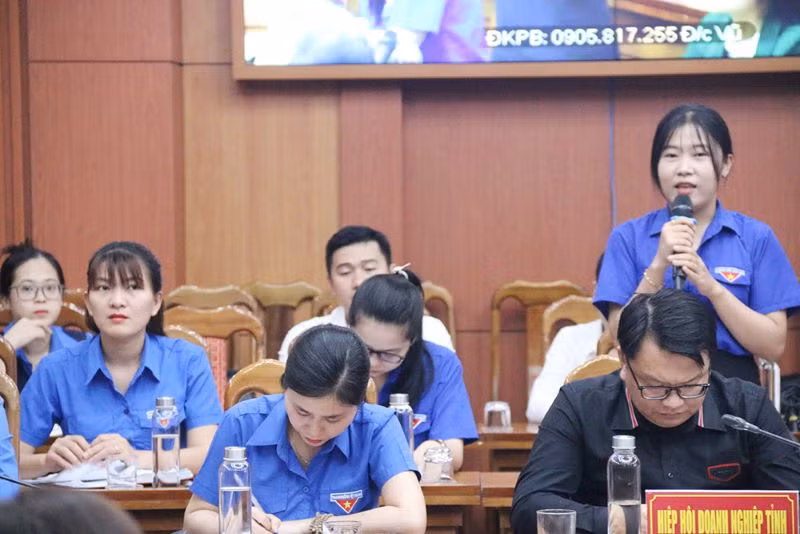 Thanh niên đề xuất nhiều ý kiến chung quanh vấn đề tiếp cận, chuyển đổi số và kinh tế số. Thanh niên đề xuất nhiều ý kiến chung quanh vấn đề tiếp cận, chuyển đổi số và kinh tế số.