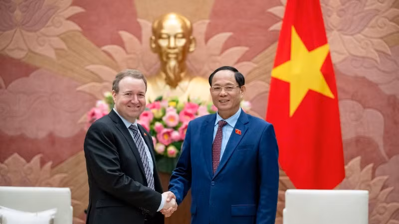 Phó Chủ tịch Quốc hội Trần Quang Phương tiếp Đoàn Ủy ban Chính sách Đối ngoại của Quốc hội Đan Mạch. 