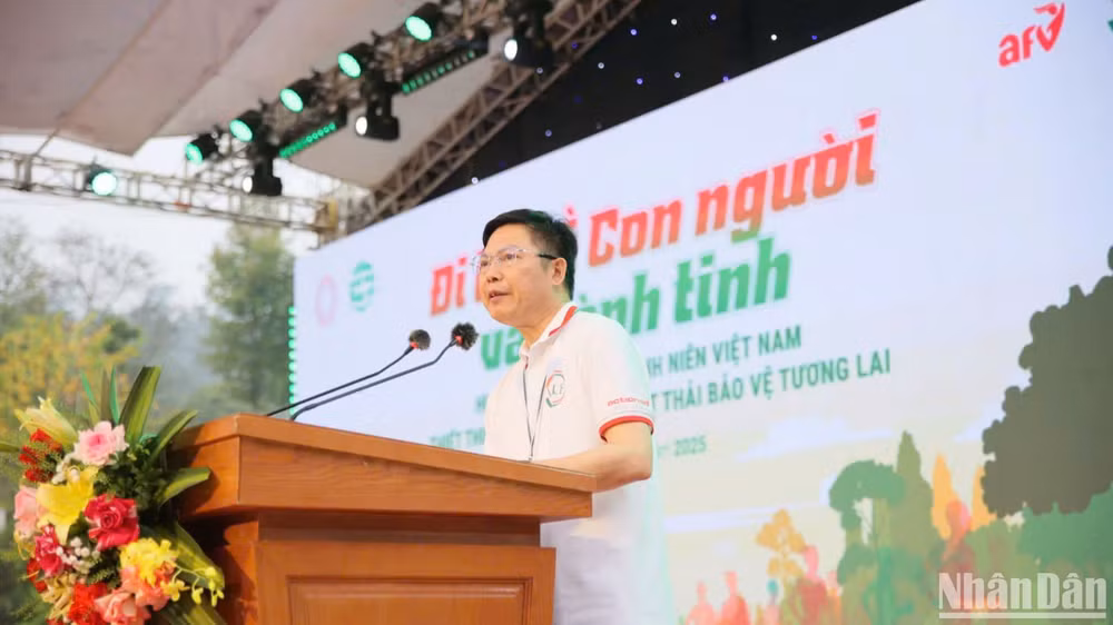 NGƯT, GS, TS, Phạm Văn Điển, Hiệu trưởng Trường Đại học Lâm nghiệp khẳng định: Đi bộ vì con người và hành tinh” là một trong những hoạt động mà giảng viên và sinh viên Đại học Lâm nghiệp thực hiện trách nhiệm của mình đối với sức khỏe bản thân và hành tinh. NGƯT, GS, TS, Phạm Văn Điển, Hiệu trưởng Trường Đại học Lâm nghiệp khẳng định: Đi bộ vì con người và hành tinh” là một trong những hoạt động mà giảng viên và sinh viên Đại học Lâm nghiệp thực hiện trách nhiệm của mình đối với sức khỏe bản thân và hành tinh.