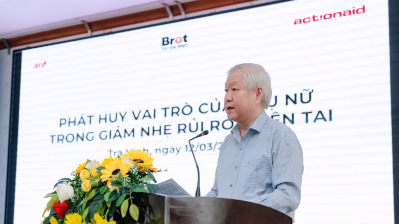 Ông Tạ Việt Anh khẳng định: Dự án B5 không chỉ kế thừa mà còn phát triển sâu rộng các dự án được ActionAid – AFV và các nhà tài trợ quốc tế đã triển khai trước đây, nhằm bảo đảm rằng vai trò của phụ nữ được củng cố và phát huy tối đa trong giảm nhẹ rủi ro thiên tai. Ông Tạ Việt Anh khẳng định: Dự án B5 không chỉ kế thừa mà còn phát triển sâu rộng các dự án được ActionAid – AFV và các nhà tài trợ quốc tế đã triển khai trước đây, nhằm bảo đảm rằng vai trò của phụ nữ được củng cố và phát huy tối đa trong giảm nhẹ rủi ro thiên tai.