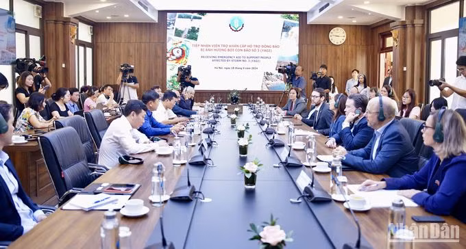 Toàn cảnh buổi làm việc.