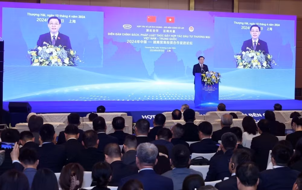 Chủ tịch Quốc hội Vương Đình Huệ phát biểu tại Diễn đàn.