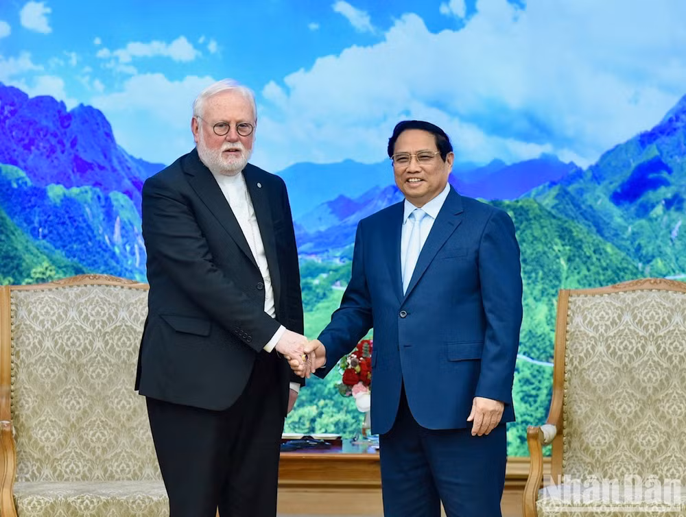 Thủ tướng Phạm Minh Chính và Tổng Giám mục Paul Richard Gallagher, Bộ trưởng Ngoại giao Tòa thánh Vatican. Thủ tướng Phạm Minh Chính và Tổng Giám mục Paul Richard Gallagher, Bộ trưởng Ngoại giao Tòa thánh Vatican.