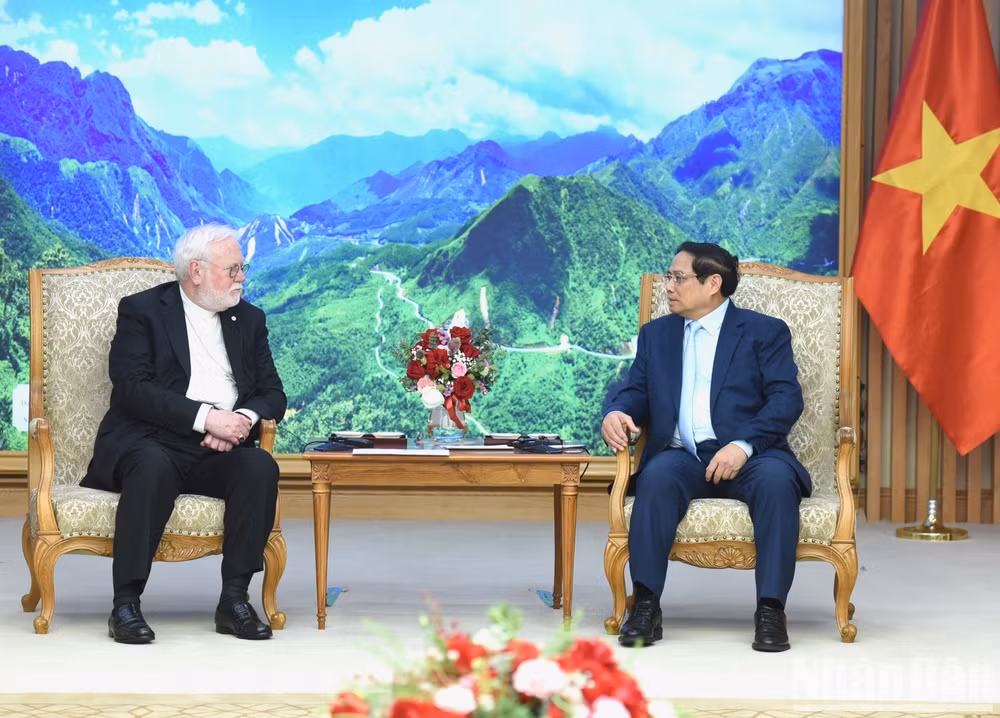 Thủ tướng Phạm Minh Chính tiếp Tổng Giám mục Paul Richard Gallagher, Bộ trưởng Ngoại giao Tòa thánh Vatican. 
