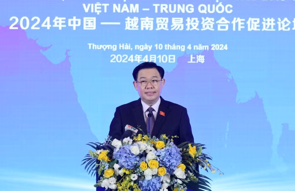 Chủ tịch Quốc hội phát biểu tại Diễn đàn Chính sách, Pháp luật Thúc đẩy Hợp tác Đầu tư và Thương mại Việt Nam-Trung Quốc. 