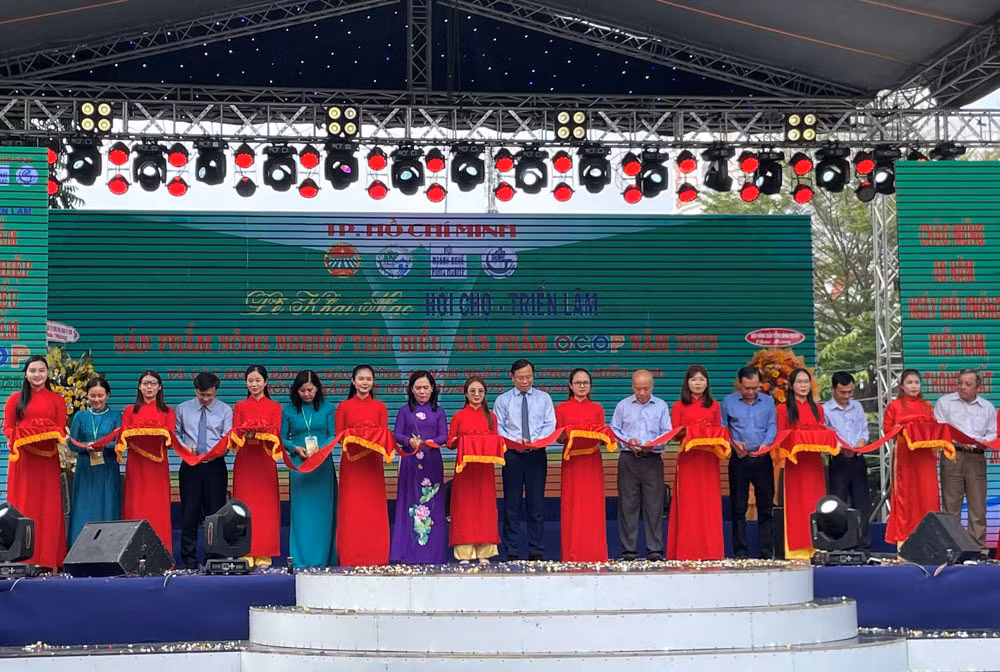 Nghi thức khai mạc Hội chợ, triển lãm sản phẩm nông nghiệp tiêu biểu, sản phẩm OCOP năm 2023.