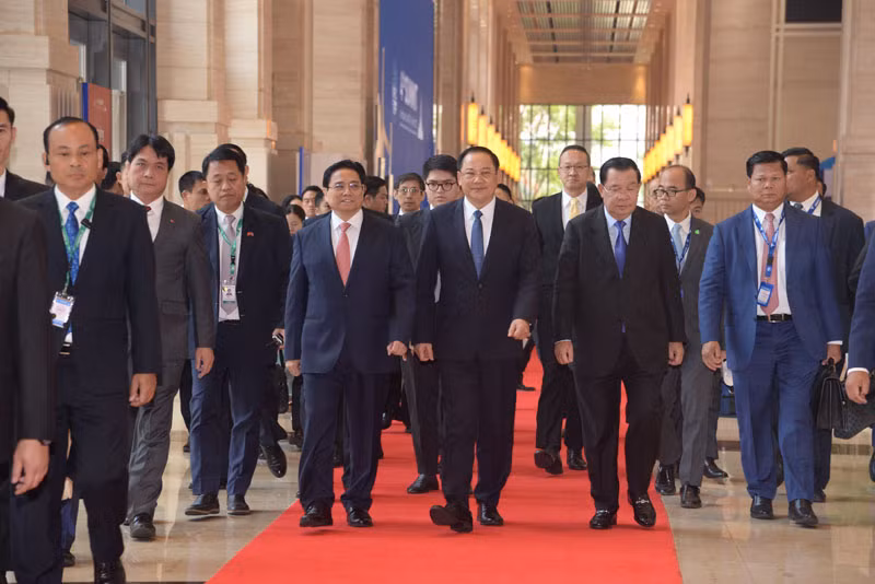 Thủ tướng Phạm Minh Chính và các nhà lãnh đạo tiến vào hội trường dự Phiên toàn thể Hội nghị cấp cao Ủy hội sông Mekong quốc tế lần thứ 4. (Ảnh: THANH GIANG) Thủ tướng Phạm Minh Chính và các nhà lãnh đạo tiến vào hội trường dự Phiên toàn thể Hội nghị cấp cao Ủy hội sông Mekong quốc tế lần thứ 4. (Ảnh: THANH GIANG)
