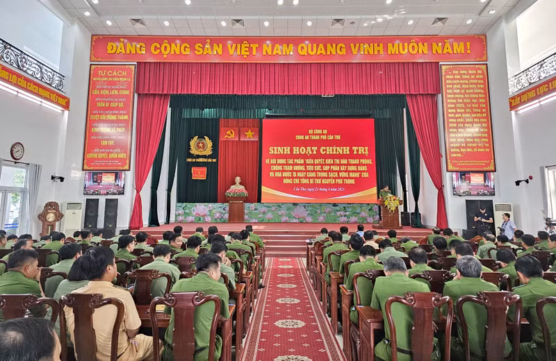  Quang cảnh buổi sinh hoạt chính trị.