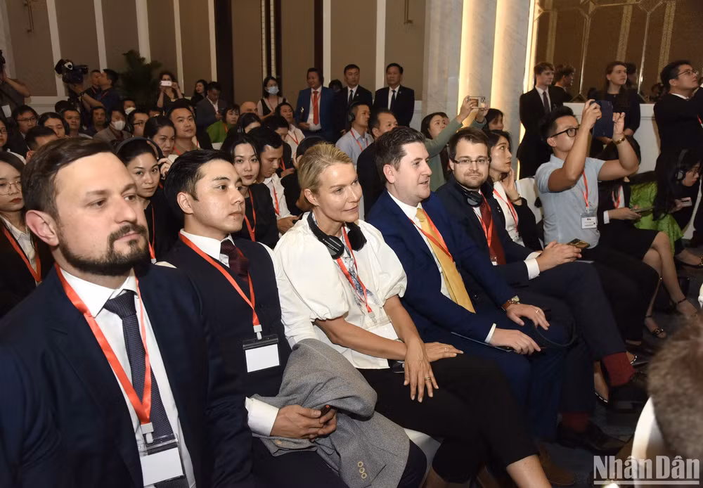 Các đại biểu tham dự Diễn đàn. Các đại biểu tham dự Diễn đàn.